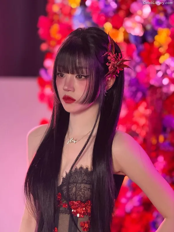 YUQI (Song Yuqi) i-dle (G)I-DLE photo 4 of 554