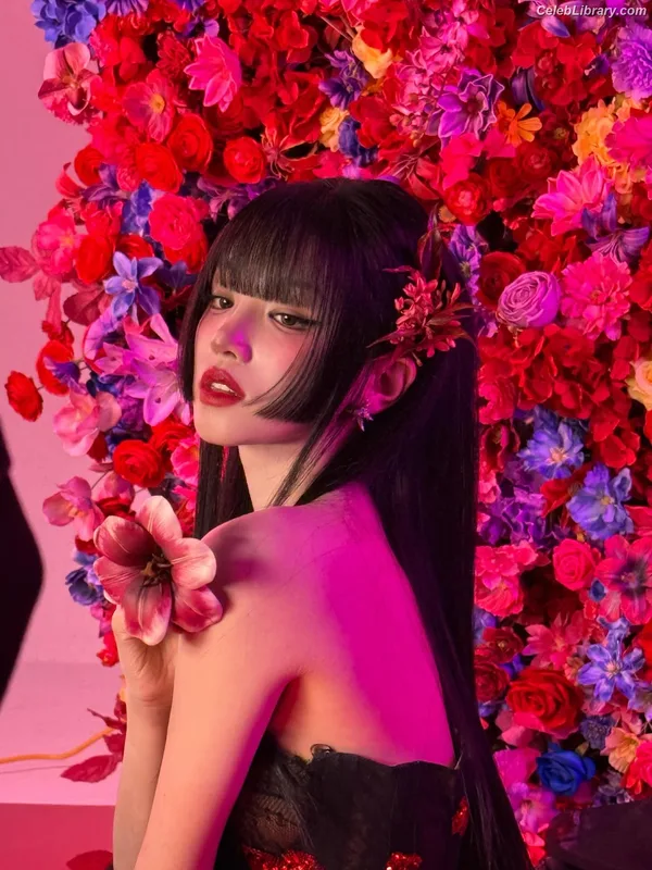 YUQI (Song Yuqi) i-dle (G)I-DLE photo 7 of 554