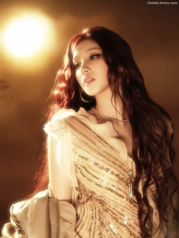 YUQI (Song Yuqi) i-dle (G)I-DLE photo 13 of 554