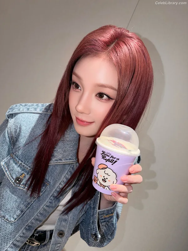 YUQI (Song Yuqi) i-dle (G)I-DLE photo 21 of 554