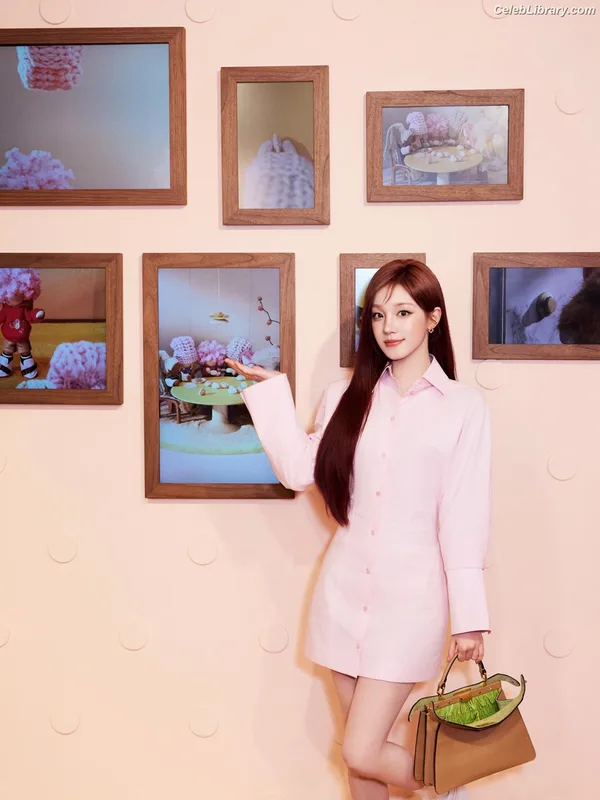 YUQI (Song Yuqi) i-dle (G)I-DLE photo 3 of 554