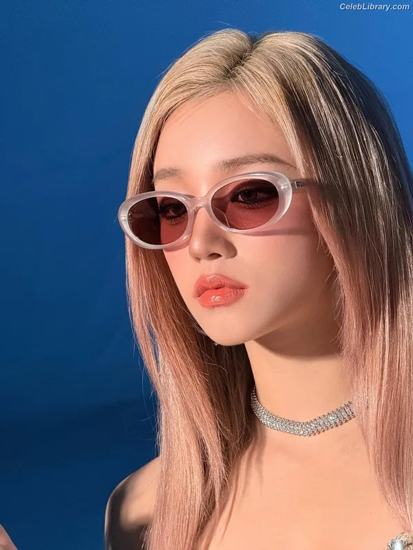 YUQI (Song Yuqi) i-dle (G)I-DLE photo 9 of 554