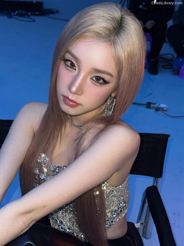 YUQI (Song Yuqi) i-dle (G)I-DLE photo 11 of 554