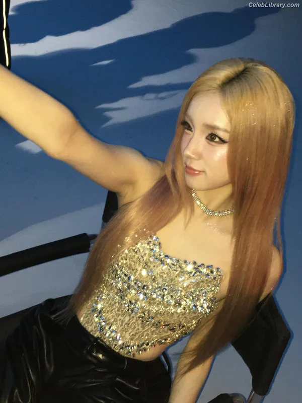 YUQI (Song Yuqi) i-dle (G)I-DLE photo 13 of 554