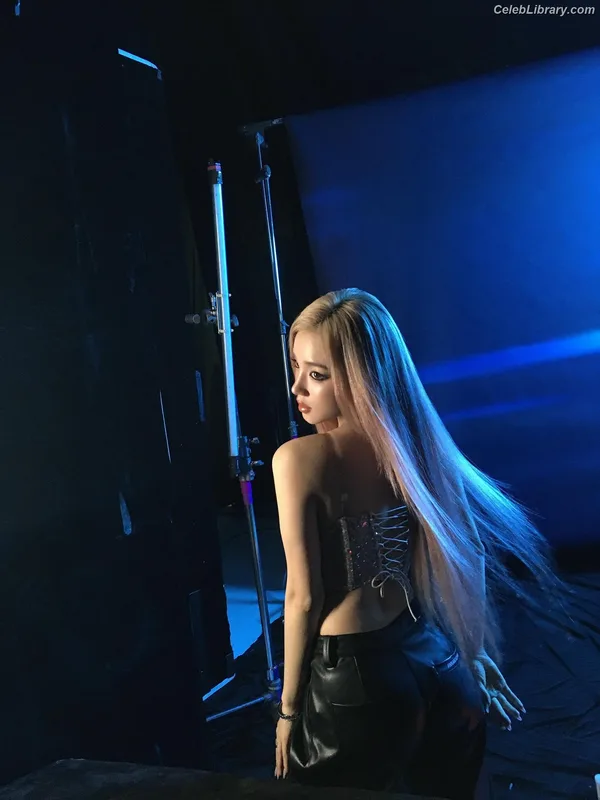 YUQI (Song Yuqi) i-dle (G)I-DLE photo 16 of 554