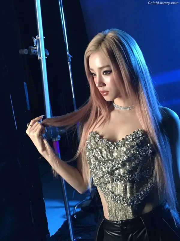 YUQI (Song Yuqi) i-dle (G)I-DLE photo 17 of 554