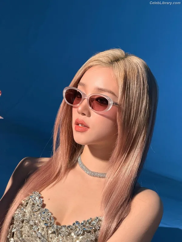 YUQI (Song Yuqi) i-dle (G)I-DLE photo 18 of 554