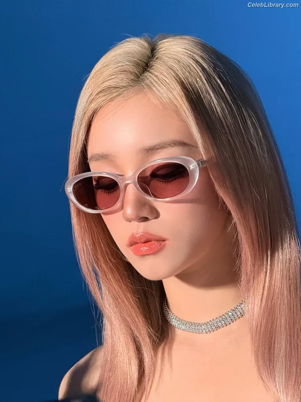 YUQI (Song Yuqi) i-dle (G)I-DLE photo 19 of 554