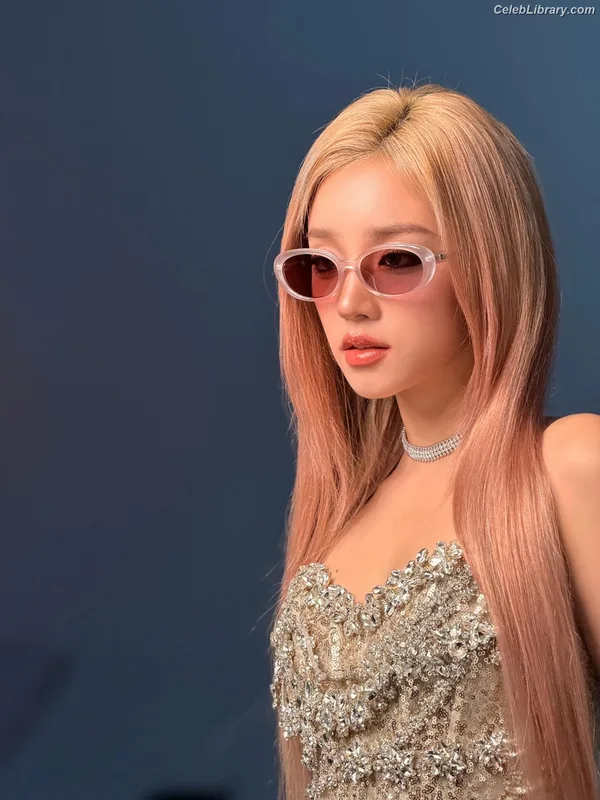 YUQI (Song Yuqi) i-dle (G)I-DLE photo 20 of 554
