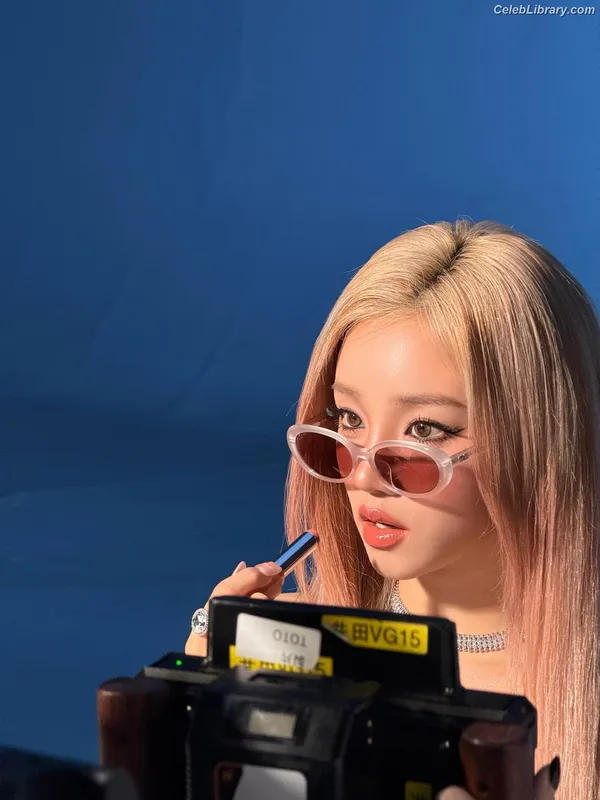 YUQI (Song Yuqi) i-dle (G)I-DLE photo 21 of 554
