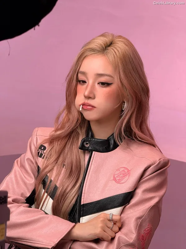 YUQI (Song Yuqi) i-dle (G)I-DLE photo 22 of 554