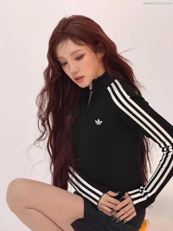 YUQI (Song Yuqi) i-dle (G)I-DLE photo 5 of 554