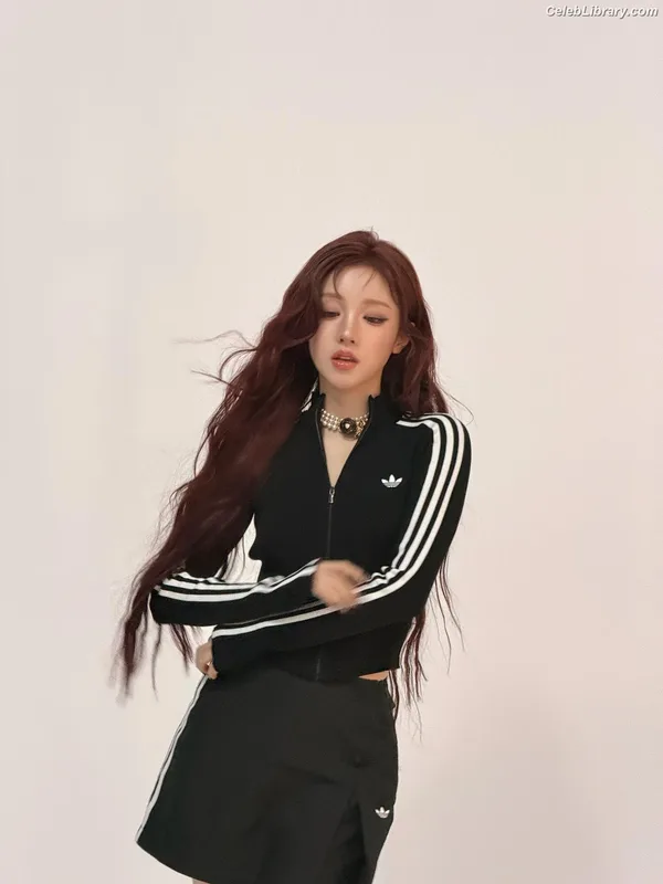 YUQI (Song Yuqi) i-dle (G)I-DLE photo 7 of 554