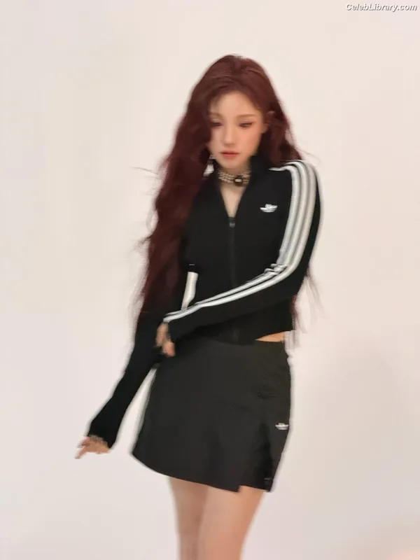 YUQI (Song Yuqi) i-dle (G)I-DLE photo 8 of 554