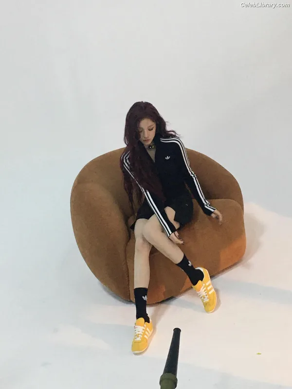 YUQI (Song Yuqi) i-dle (G)I-DLE photo 9 of 554