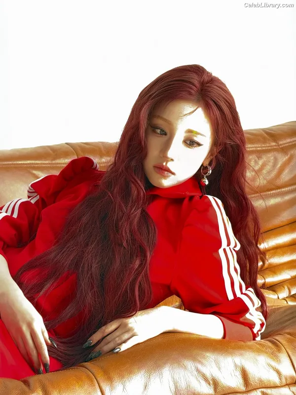 YUQI (Song Yuqi) i-dle (G)I-DLE photo 10 of 554
