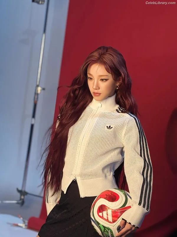 YUQI (Song Yuqi) i-dle (G)I-DLE photo 11 of 554