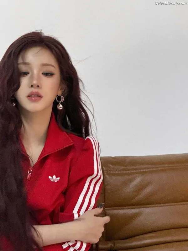 YUQI (Song Yuqi) i-dle (G)I-DLE photo 14 of 554