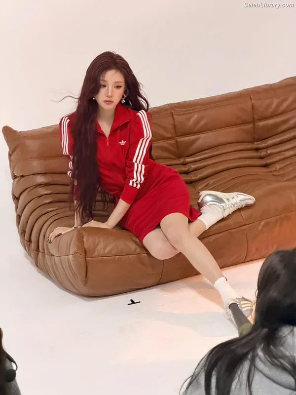 YUQI (Song Yuqi) i-dle (G)I-DLE photo 17 of 554