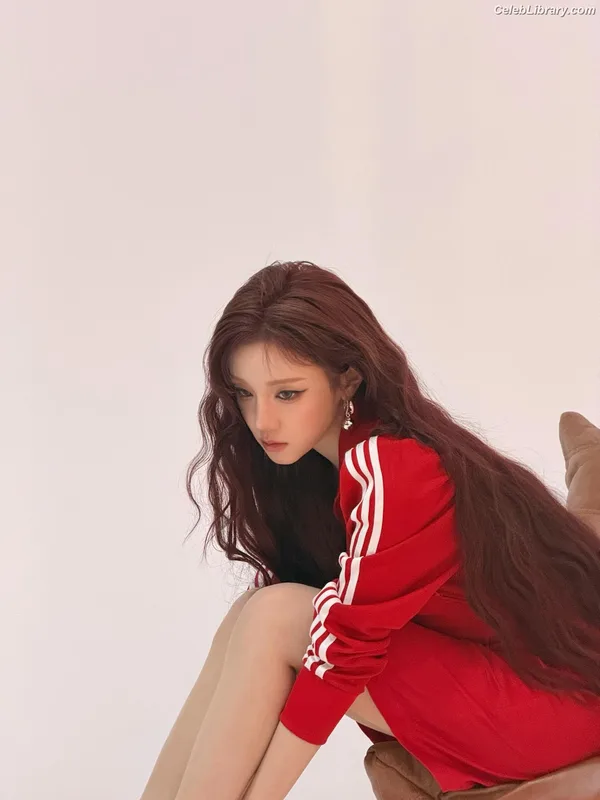 YUQI (Song Yuqi) i-dle (G)I-DLE photo 18 of 554