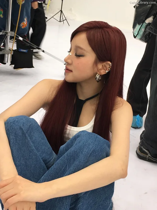 YUQI (Song Yuqi) i-dle (G)I-DLE photo 2 of 554