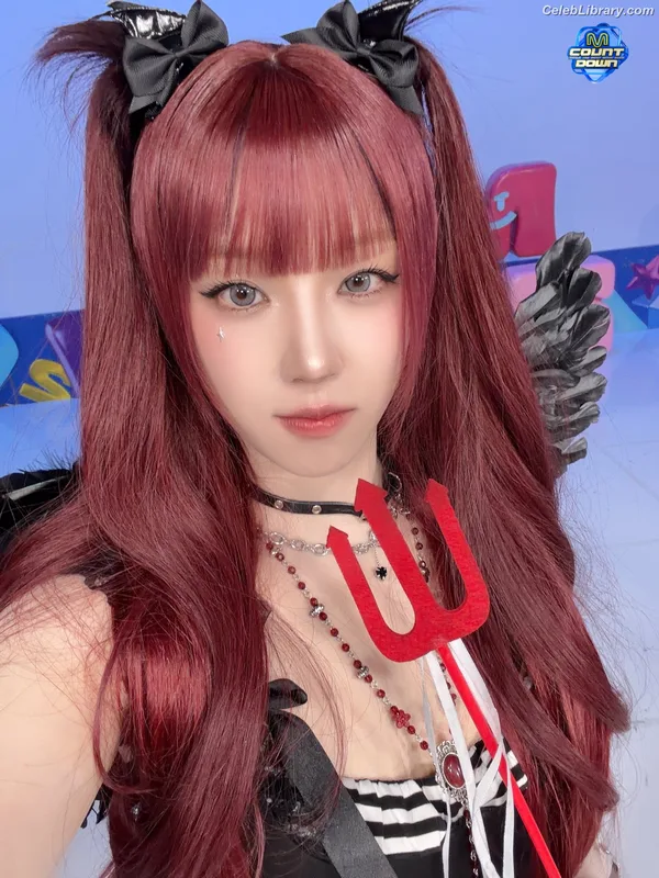 YUQI (Song Yuqi) i-dle (G)I-DLE photo 12 of 554