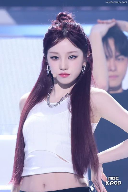 YUQI (Song Yuqi) i-dle (G)I-DLE photo 15 of 554