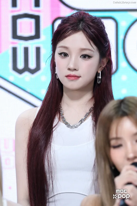 YUQI (Song Yuqi) i-dle (G)I-DLE photo 16 of 554