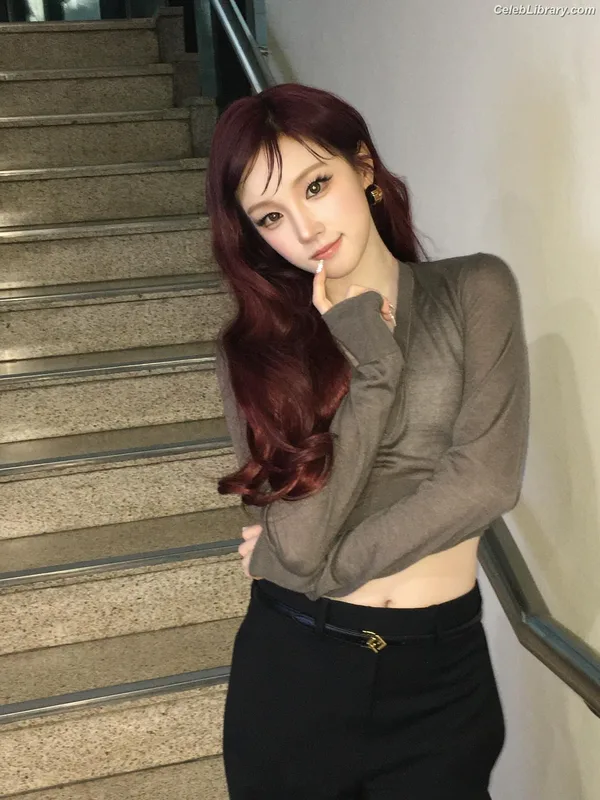 YUQI (Song Yuqi) i-dle (G)I-DLE photo 24 of 554