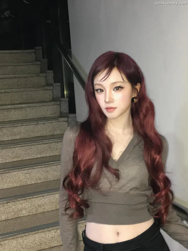 YUQI (Song Yuqi) i-dle (G)I-DLE photo 2 of 554