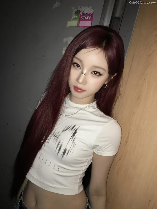 YUQI (Song Yuqi) i-dle (G)I-DLE photo 6 of 554
