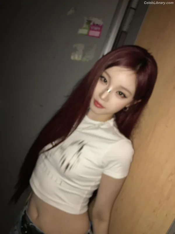 YUQI (Song Yuqi) i-dle (G)I-DLE photo 7 of 554