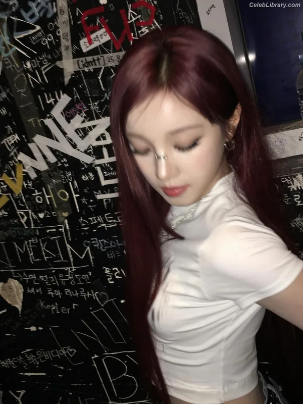 YUQI (Song Yuqi) i-dle (G)I-DLE photo 10 of 554