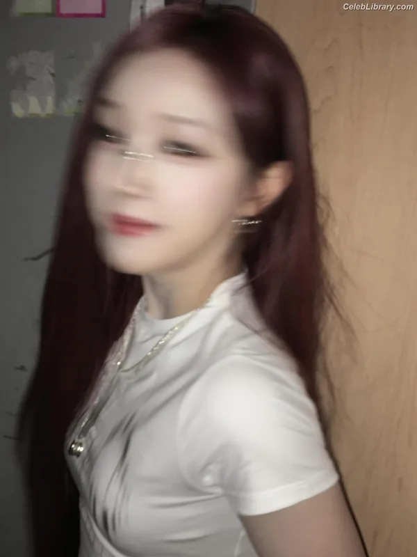 YUQI (Song Yuqi) i-dle (G)I-DLE photo 11 of 554