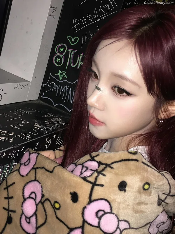 YUQI (Song Yuqi) i-dle (G)I-DLE photo 13 of 554