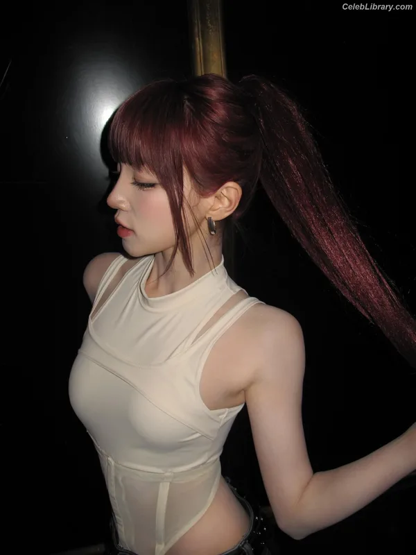YUQI (Song Yuqi) i-dle (G)I-DLE photo 15 of 554