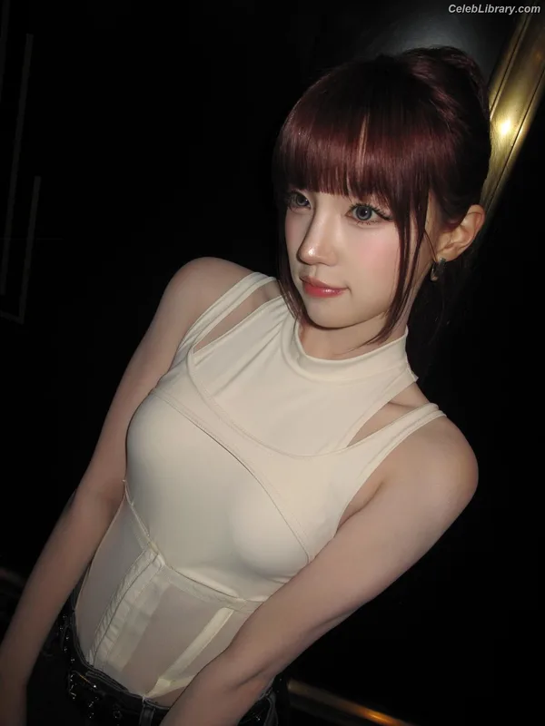 YUQI (Song Yuqi) i-dle (G)I-DLE photo 16 of 554