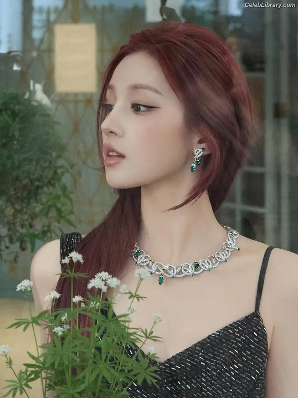 YUQI (Song Yuqi) i-dle (G)I-DLE photo 21 of 554