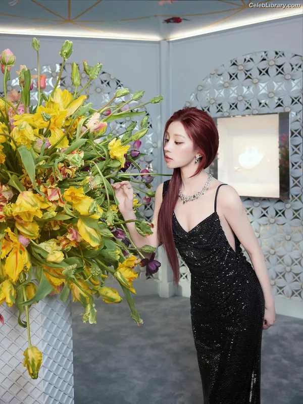 YUQI (Song Yuqi) i-dle (G)I-DLE photo 2 of 554