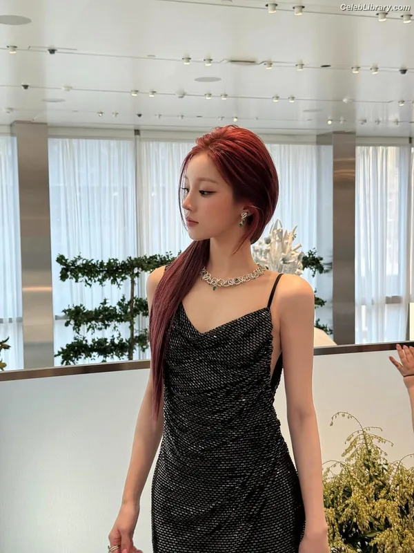 YUQI (Song Yuqi) i-dle (G)I-DLE photo 10 of 554