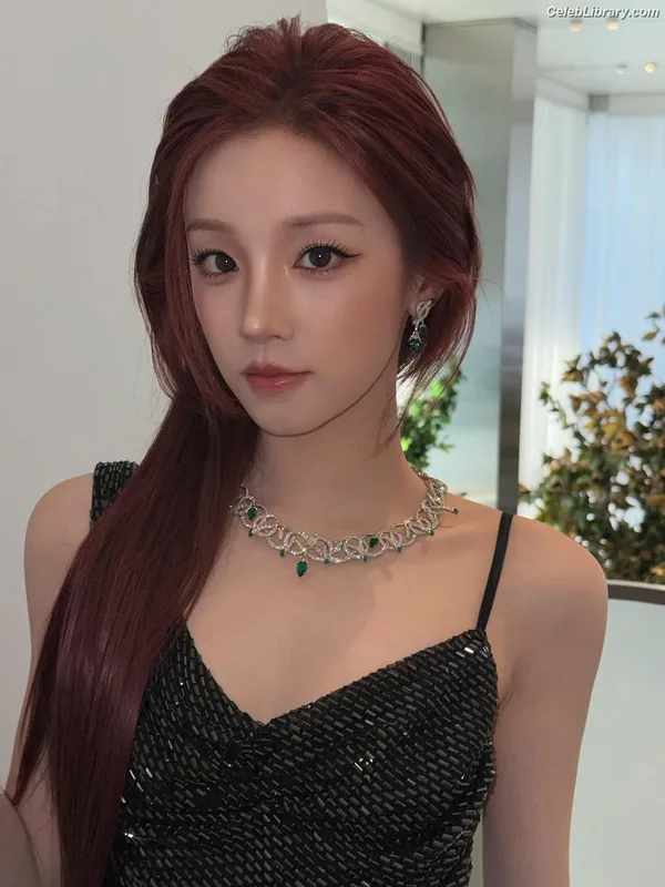 YUQI (Song Yuqi) i-dle (G)I-DLE photo 12 of 554