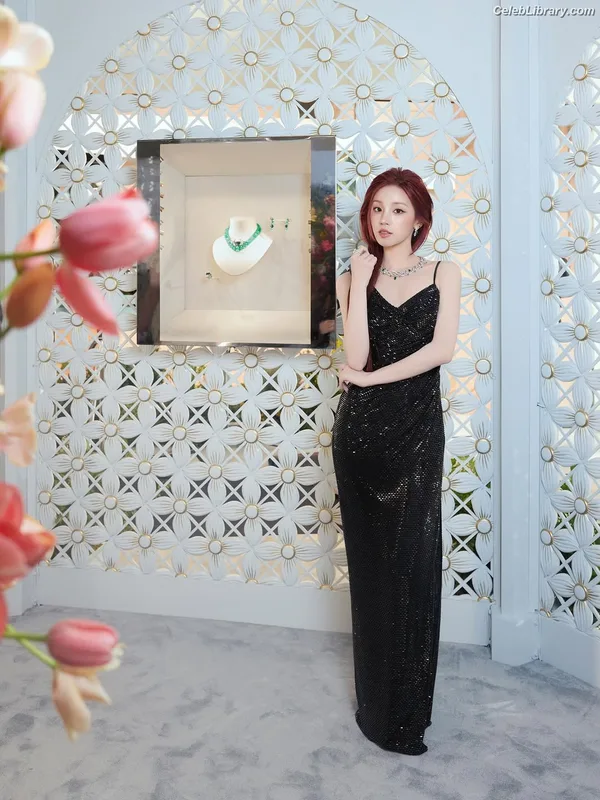 YUQI (Song Yuqi) i-dle (G)I-DLE photo 1 of 554