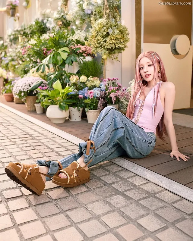 YUQI (Song Yuqi) i-dle (G)I-DLE photo 6 of 554