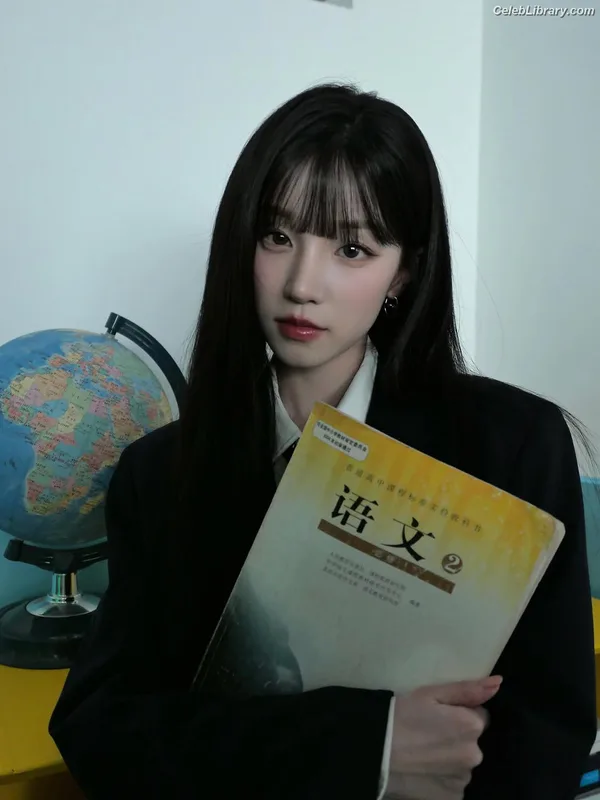 YUQI (Song Yuqi) i-dle (G)I-DLE photo 13 of 554