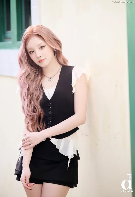 YUQI (Song Yuqi) i-dle (G)I-DLE photo 14 of 554