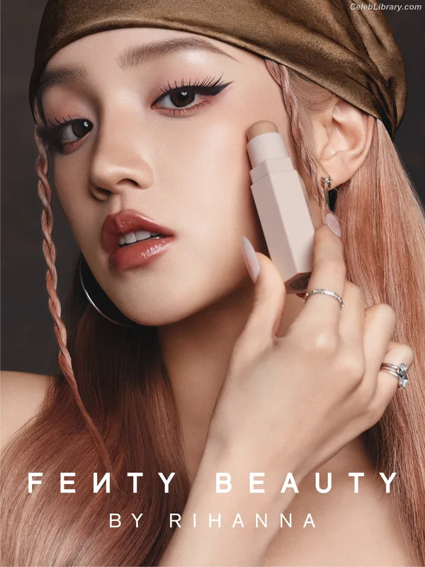 YUQI (Song Yuqi) i-dle (G)I-DLE photo 1 of 554