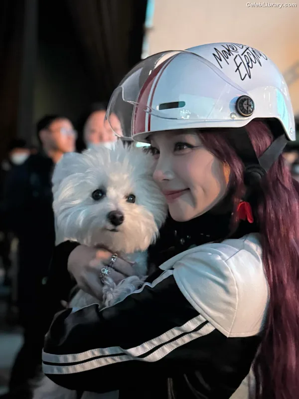 YUQI (Song Yuqi) i-dle (G)I-DLE photo 13 of 554