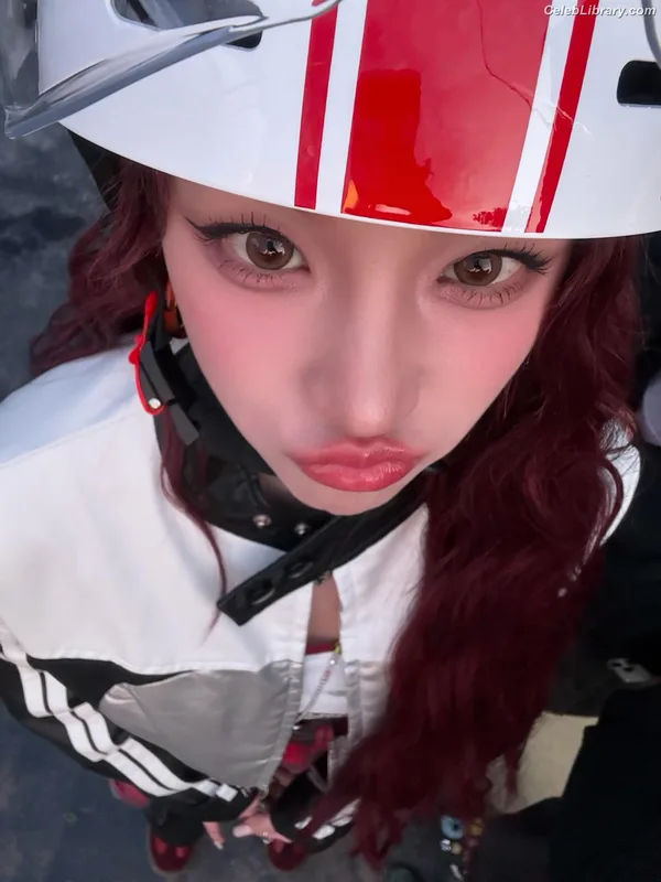 YUQI (Song Yuqi) i-dle (G)I-DLE photo 22 of 554
