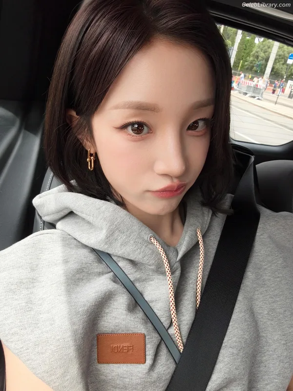 YUQI (Song Yuqi) i-dle (G)I-DLE photo 24 of 554