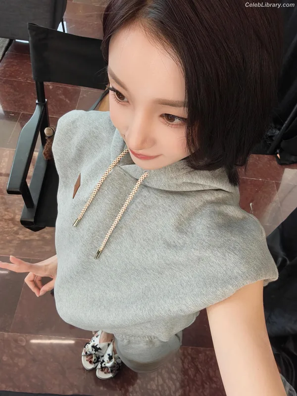YUQI (Song Yuqi) i-dle (G)I-DLE photo 3 of 554
